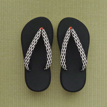 Load image into Gallery viewer, vintage kimono zori (size L)