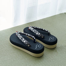 Load image into Gallery viewer, vintage kimono zori (size M)