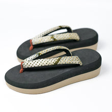 画像をギャラリービューアに読み込む, vintage kimono zori (size M)